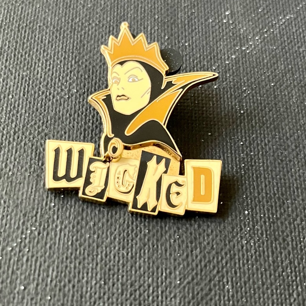 Disney Trading Pin Set - Picture 9 of 12